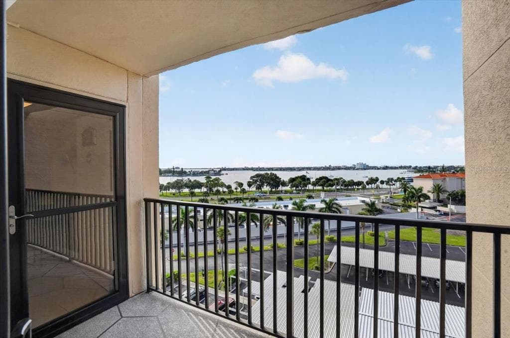 7300 SUN ISLAND DRIVE S 701 photo 8