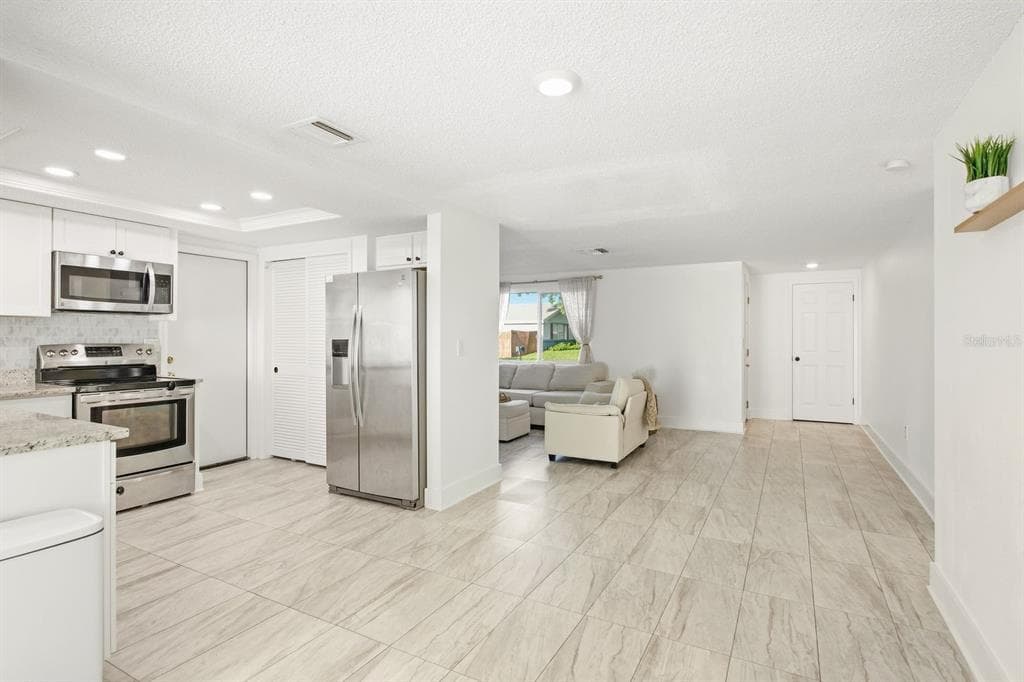 3920 EDGEMONT DRIVE photo 2