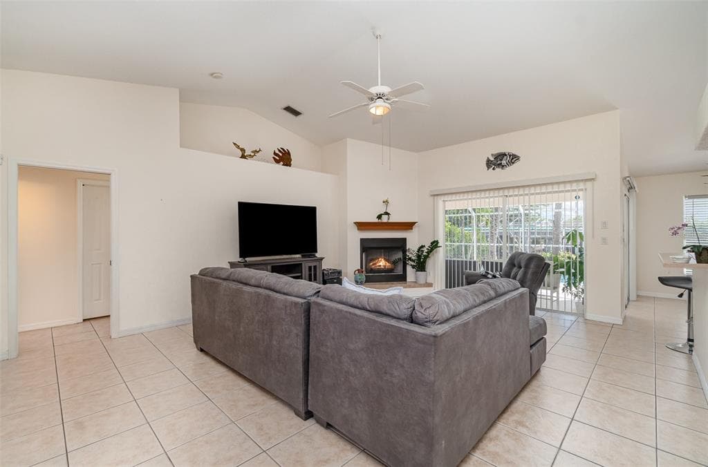 4010 YUCATAN CIRCLE photo 10