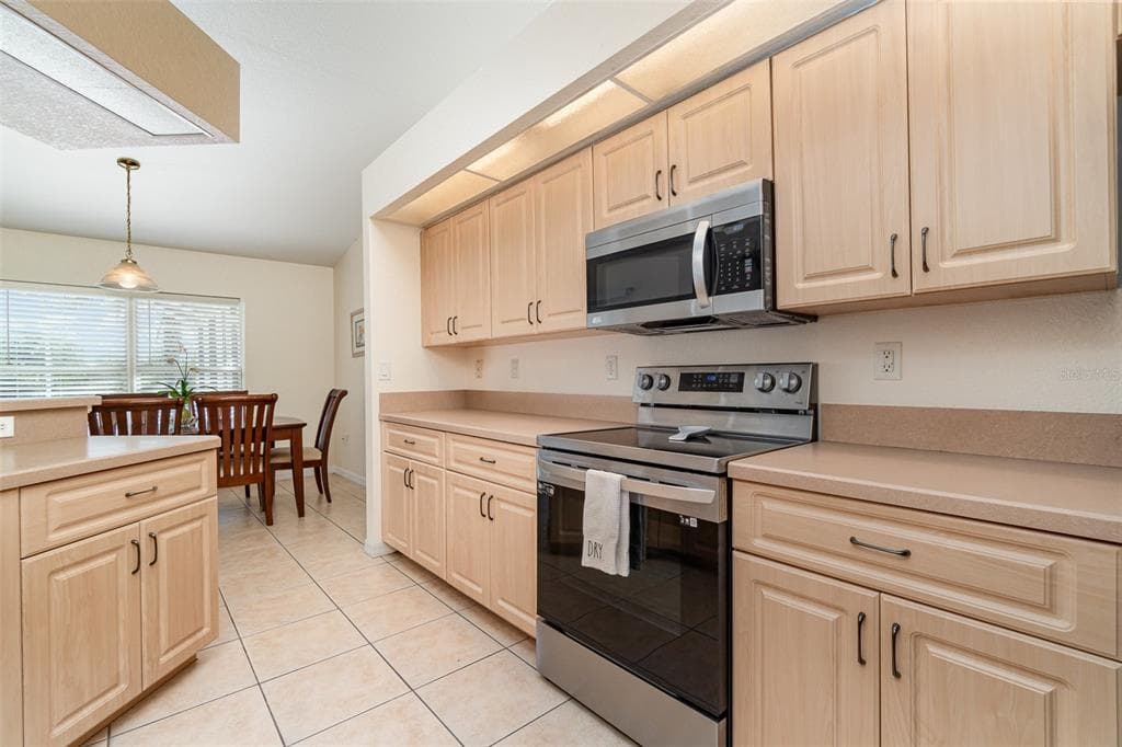 4010 YUCATAN CIRCLE photo 14