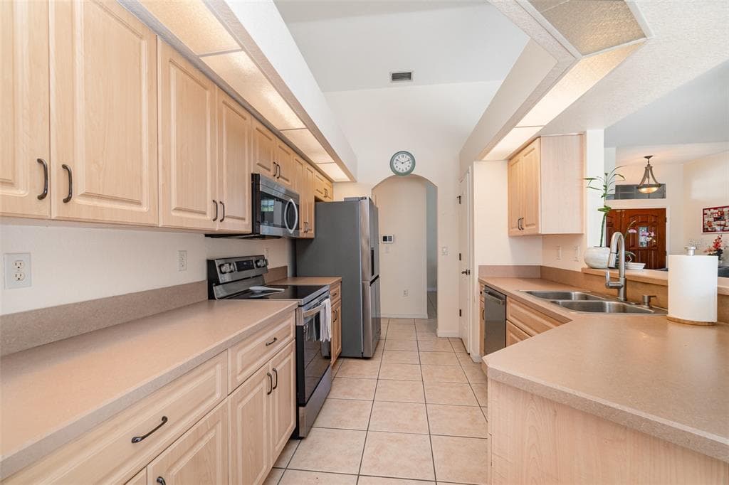 4010 YUCATAN CIRCLE photo 15