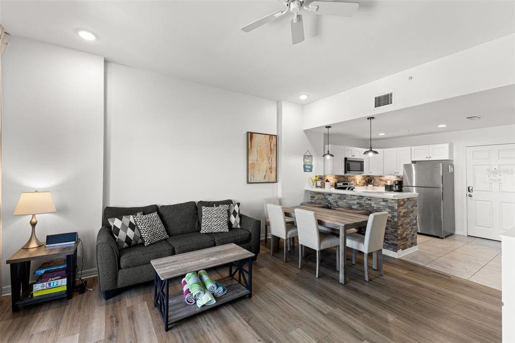 13101 GULF BOULEVARD 1605 photo 6