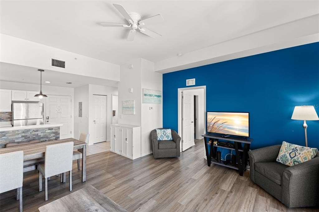 13101 GULF BOULEVARD 1605 photo 16