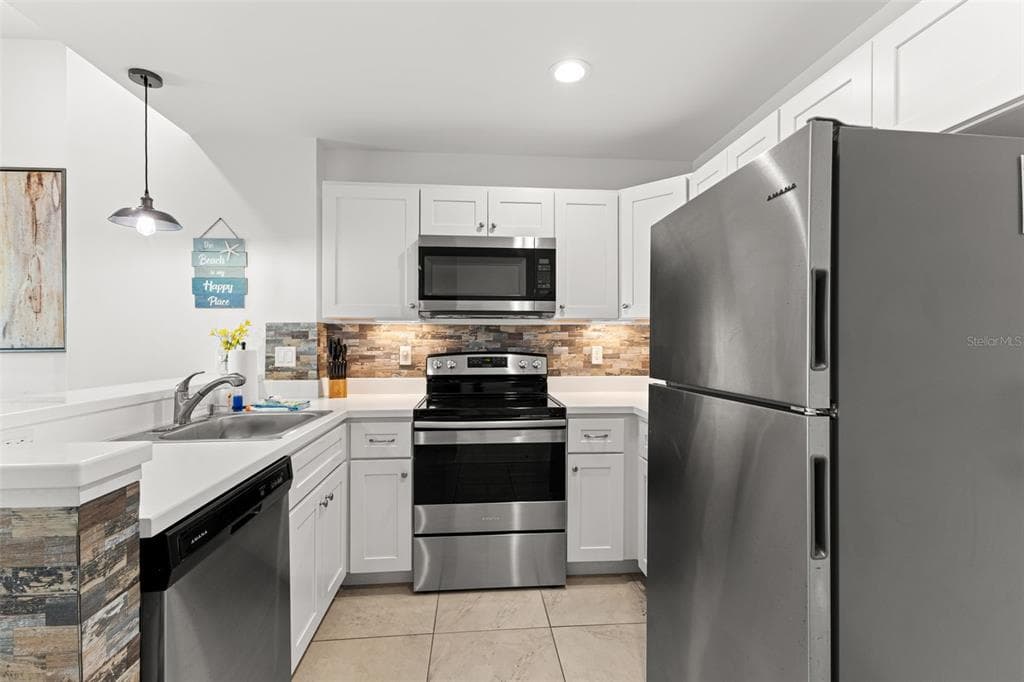 13101 GULF BOULEVARD 1605 photo 9