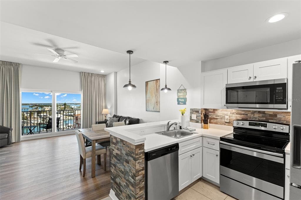 13101 GULF BOULEVARD 1605 photo 10