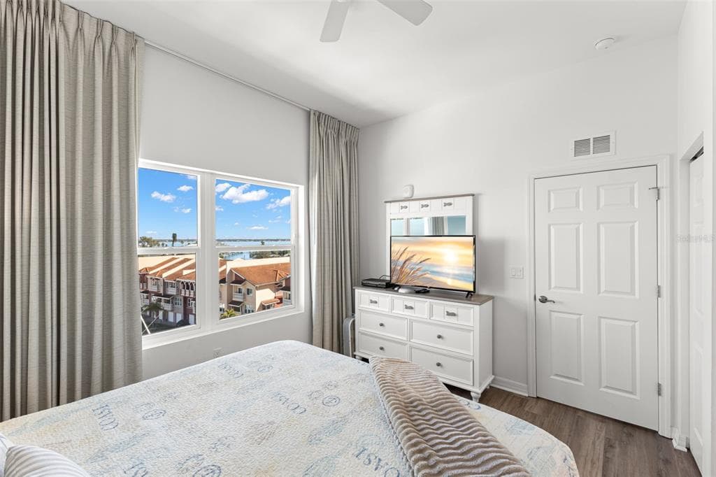 13101 GULF BOULEVARD 1605 photo 18
