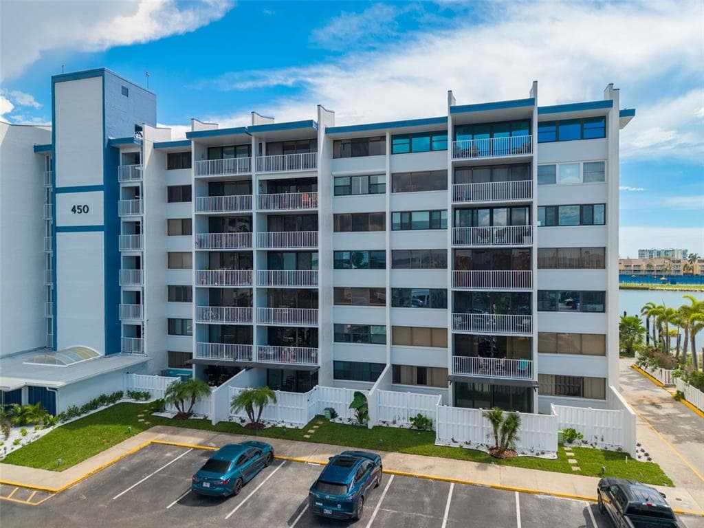 450 TREASURE ISLAND CAUSEWAY 201 photo 2