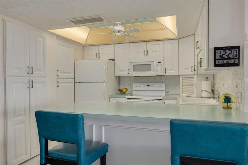 450 TREASURE ISLAND CAUSEWAY 201 photo 6
