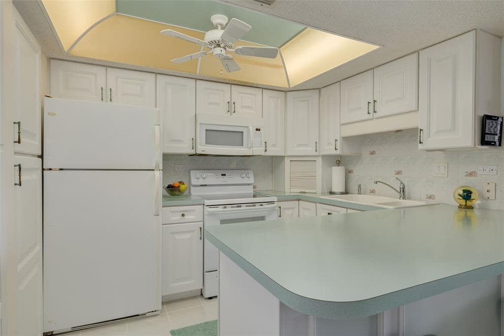 450 TREASURE ISLAND CAUSEWAY 201 photo 7