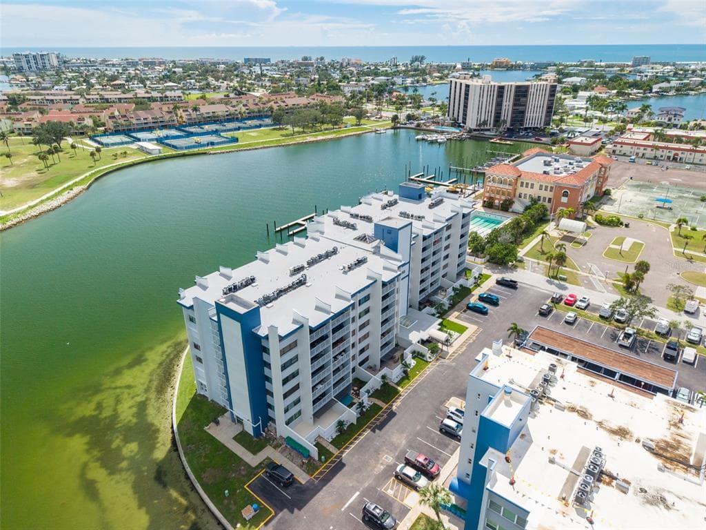 450 TREASURE ISLAND CAUSEWAY 201 photo 3