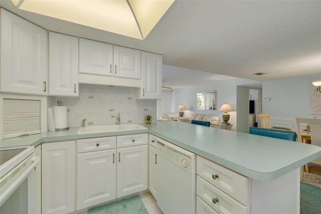 450 TREASURE ISLAND CAUSEWAY 201 photo 8