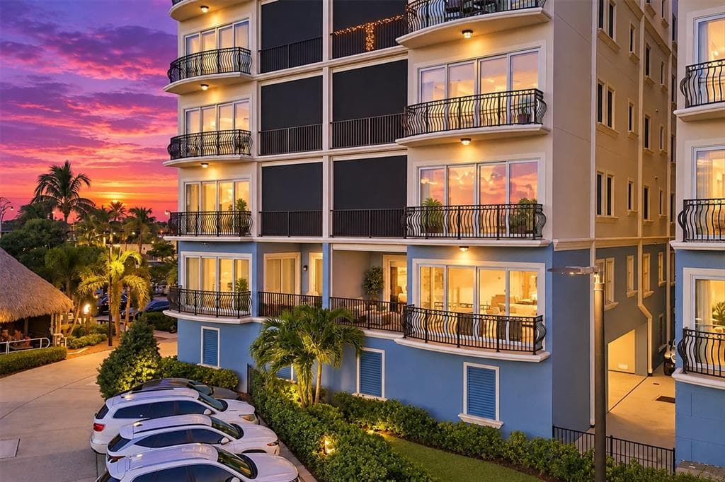 507 TAMIAMI TRAIL N 201 photo 3