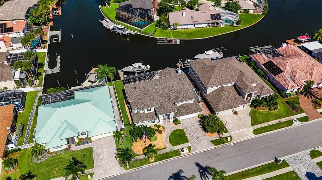 212 SYKES POINT photo 23