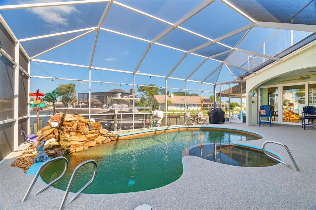 212 SYKES POINT photo 7