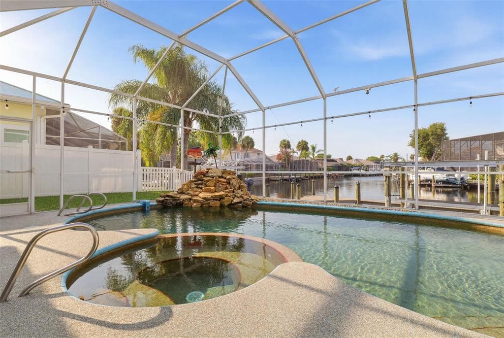 212 SYKES POINT photo 8