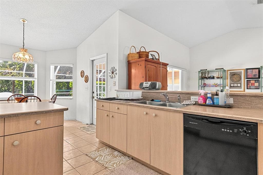 80 WHITTINGTON DRIVE photo 16