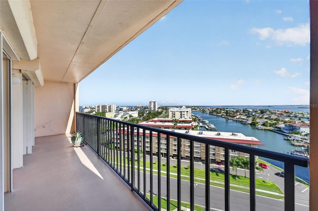 51 ISLAND WAY 1100 photo 6