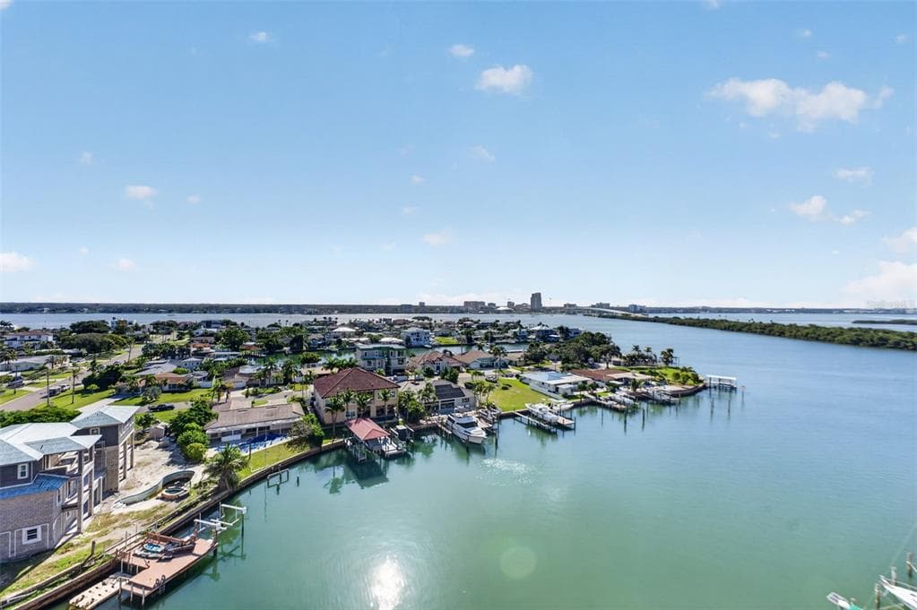 51 ISLAND WAY 1100 photo 3
