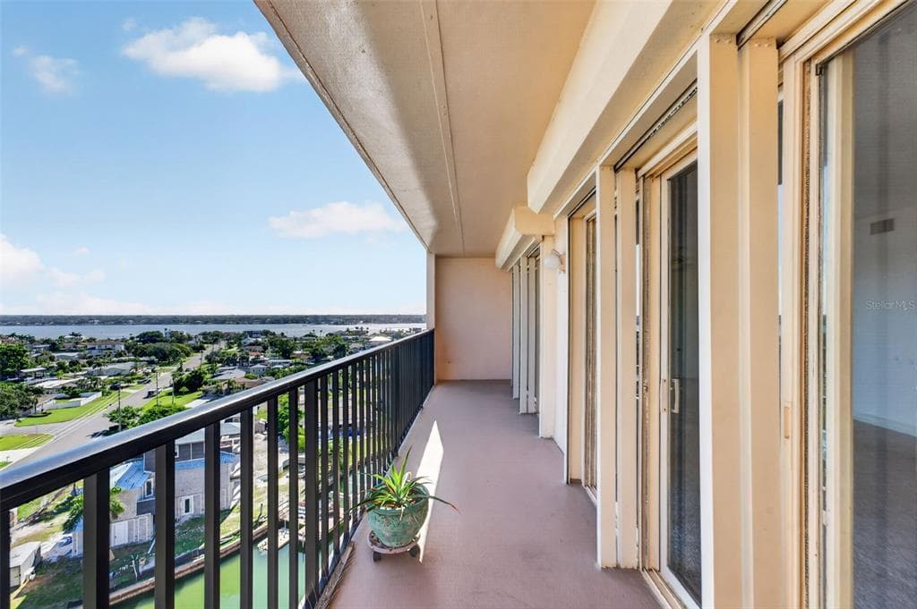 51 ISLAND WAY 1100 photo 24