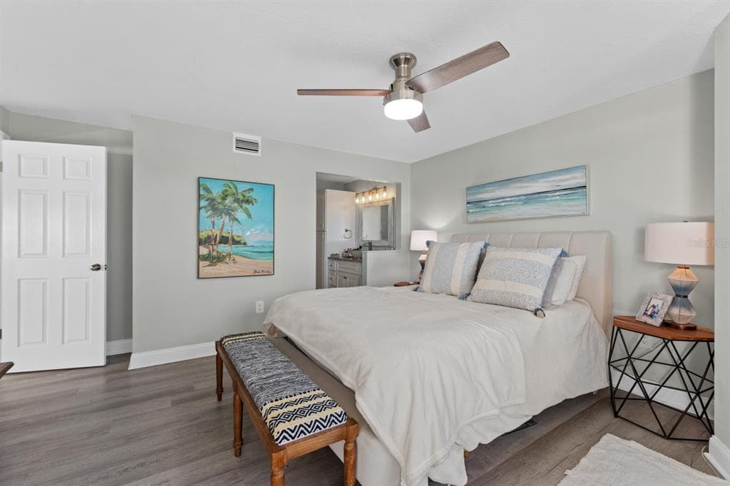 610 ISLAND WAY 408 photo 23