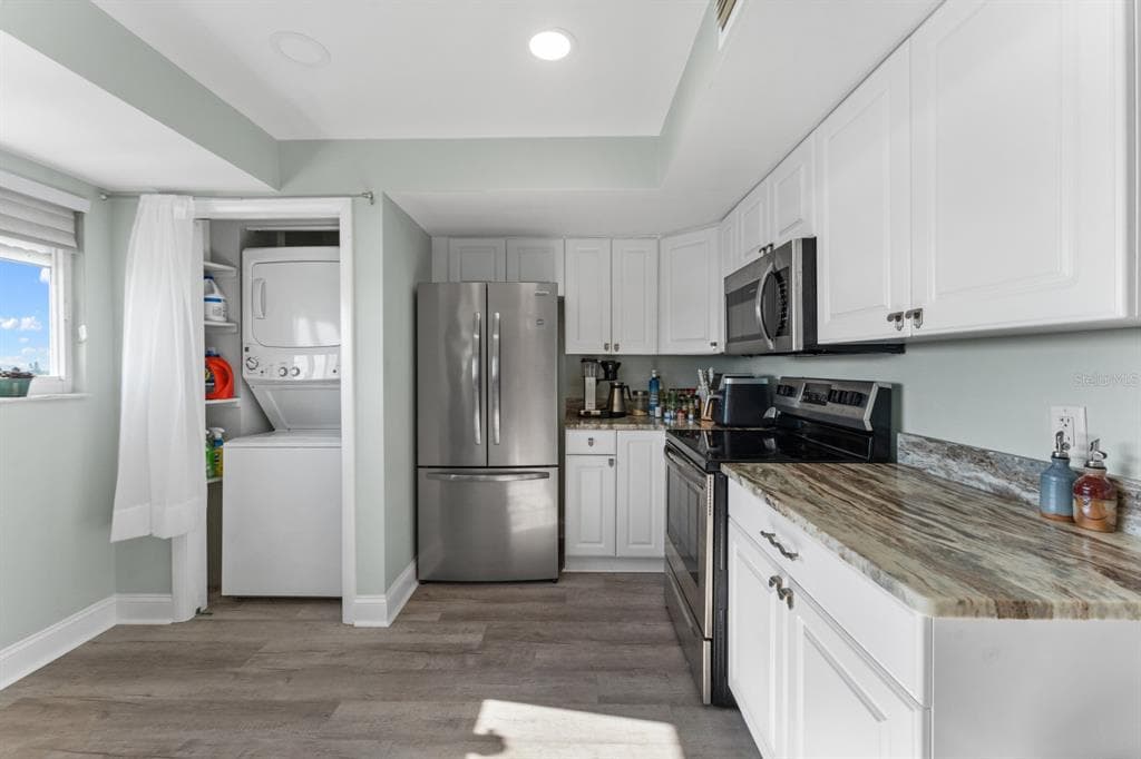 610 ISLAND WAY 408 photo 6