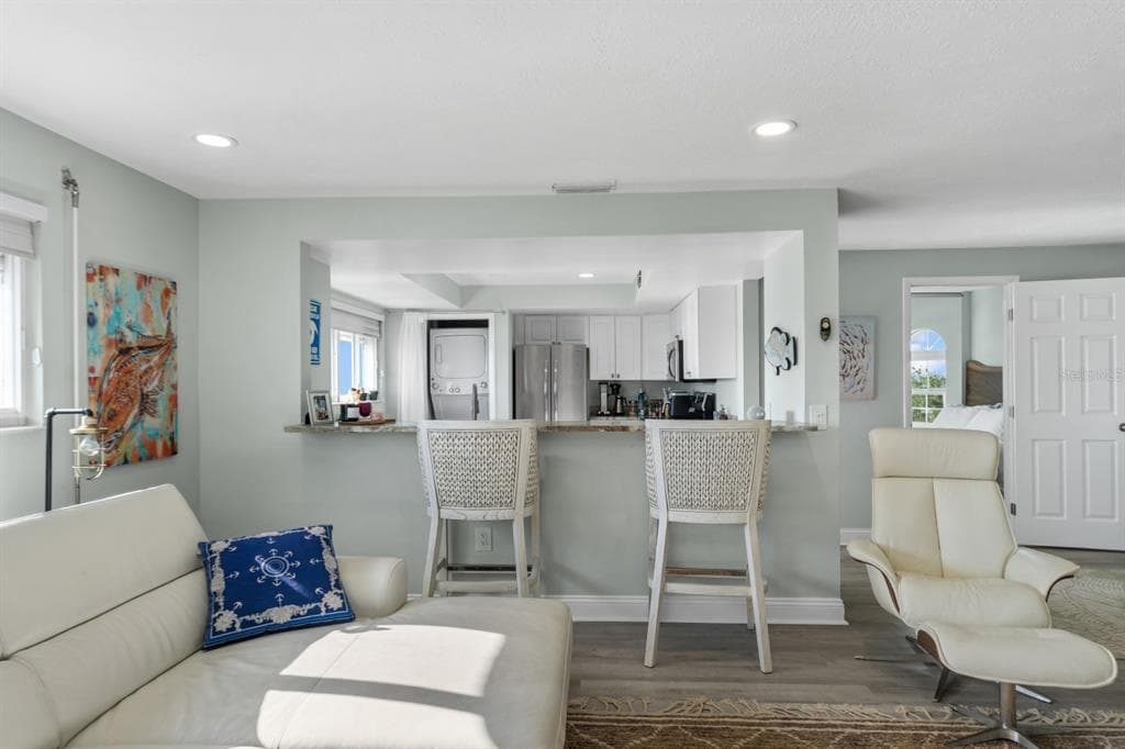 610 ISLAND WAY 408 photo 13