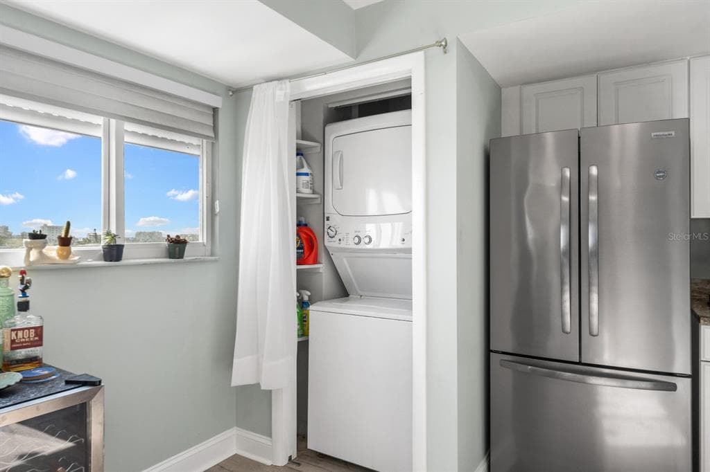 610 ISLAND WAY 408 photo 16