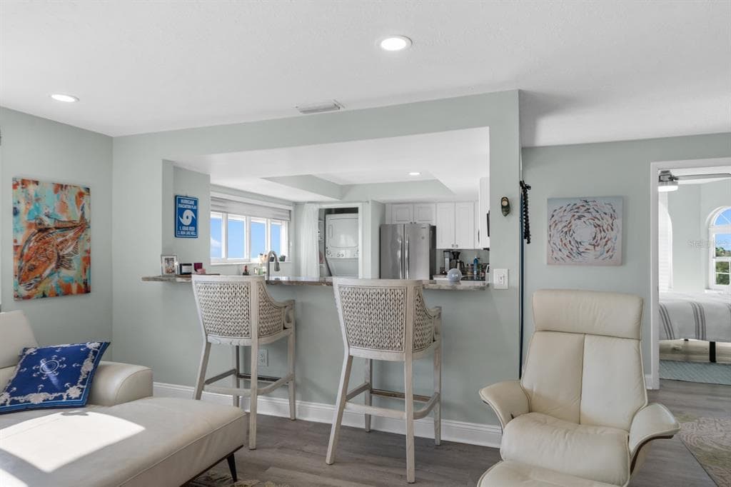 610 ISLAND WAY 408 photo 12