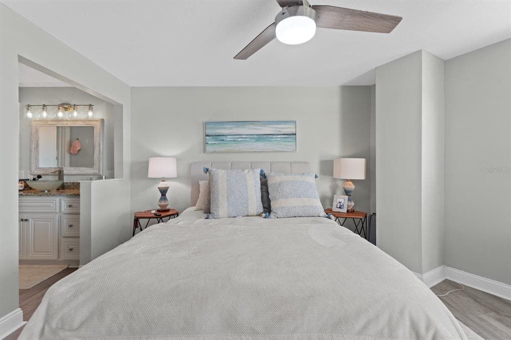 610 ISLAND WAY 408 photo 22