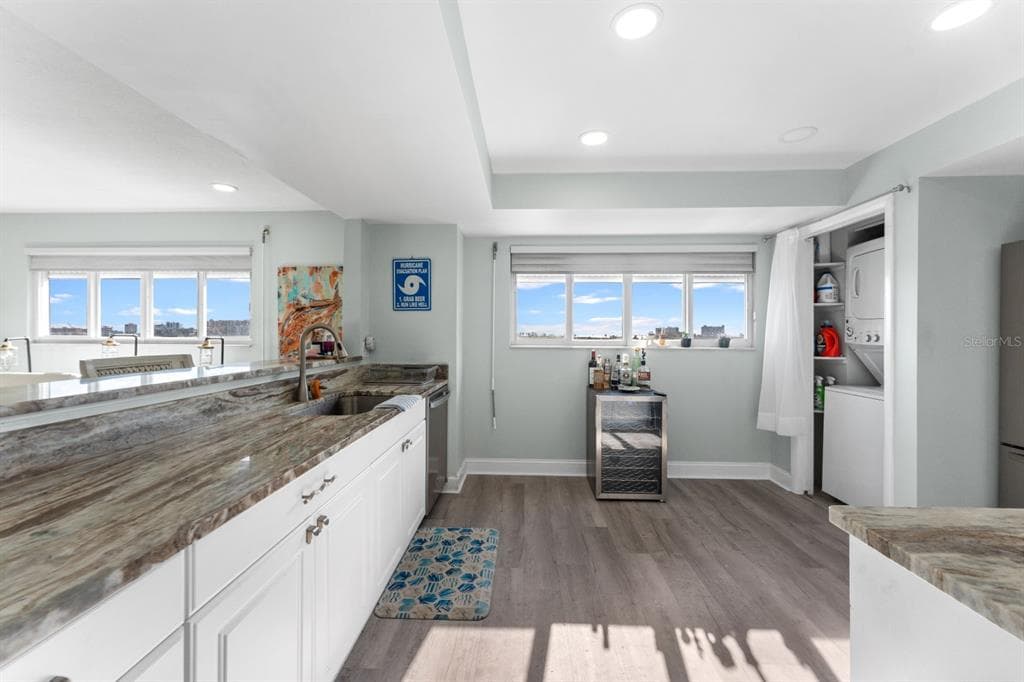610 ISLAND WAY 408 photo 7