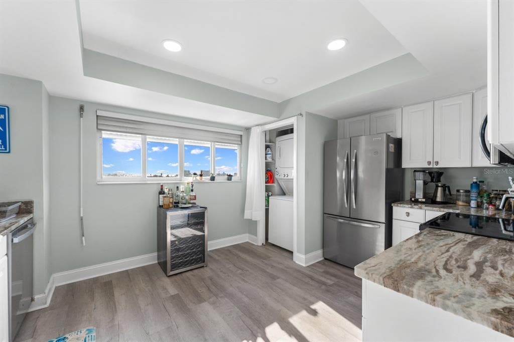 610 ISLAND WAY 408 photo 11