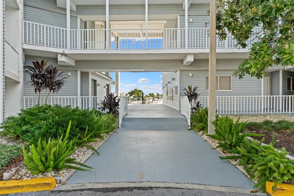 610 ISLAND WAY #408 4