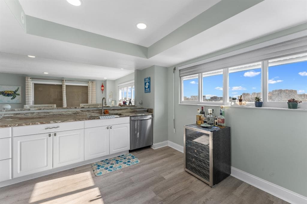 610 ISLAND WAY 408 photo 8