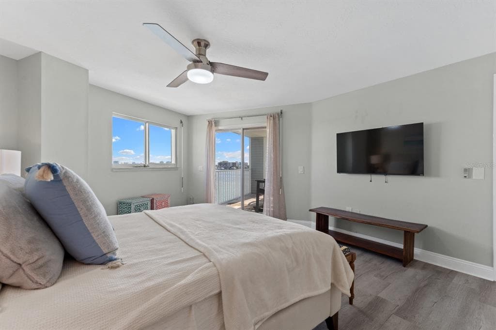 610 ISLAND WAY 408 photo 25