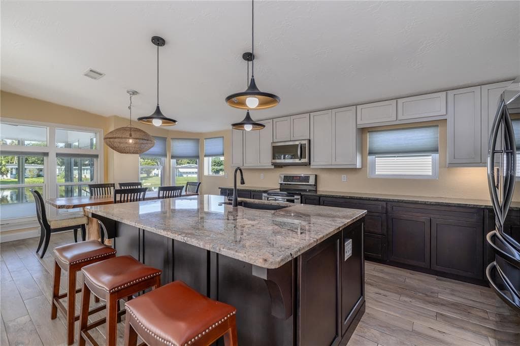 728 NAVIGATORS WAY photo 16