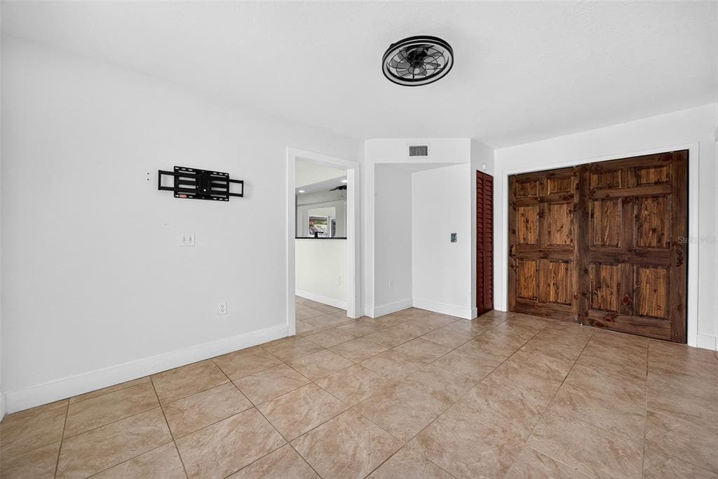 530 LINDLEY TERRACE photo 15