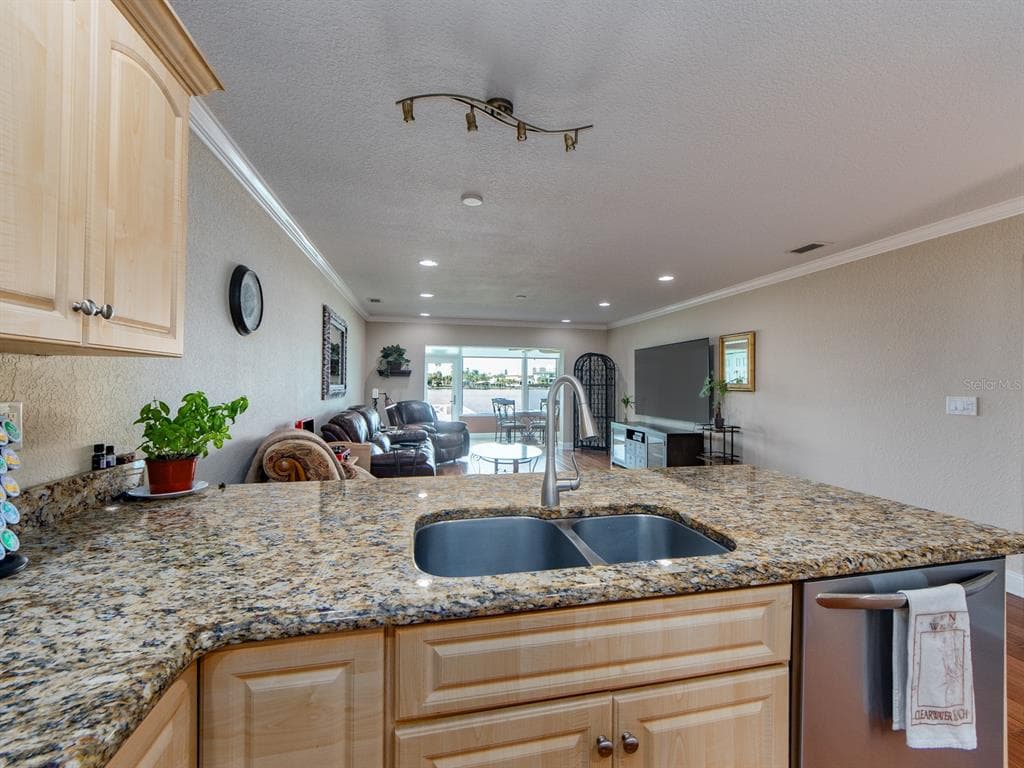 770 ISLAND WAY N103 photo 12