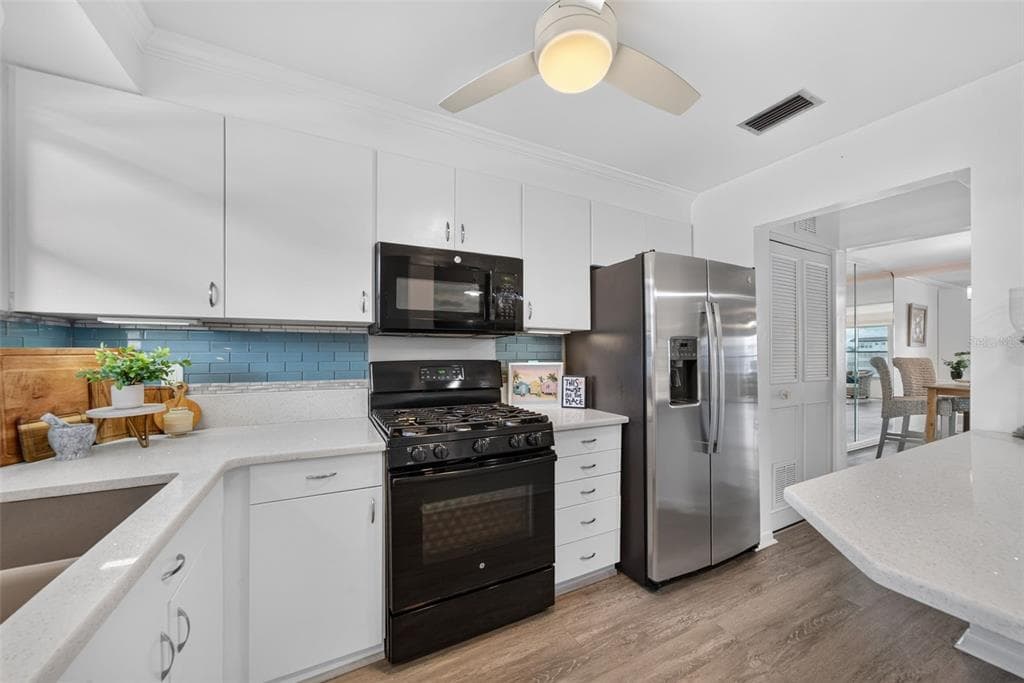 6025 SHORE BOULEVARD S 304 photo 10