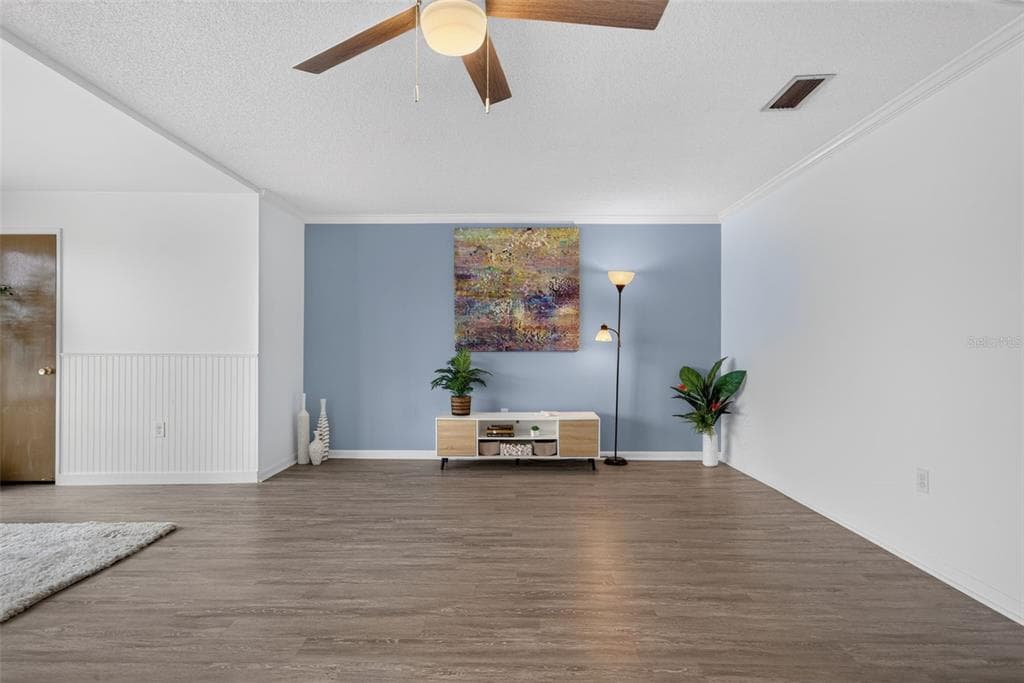 6025 SHORE BOULEVARD S 304 photo 21