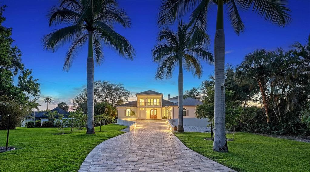 2115 LYCHEE LANE 2
