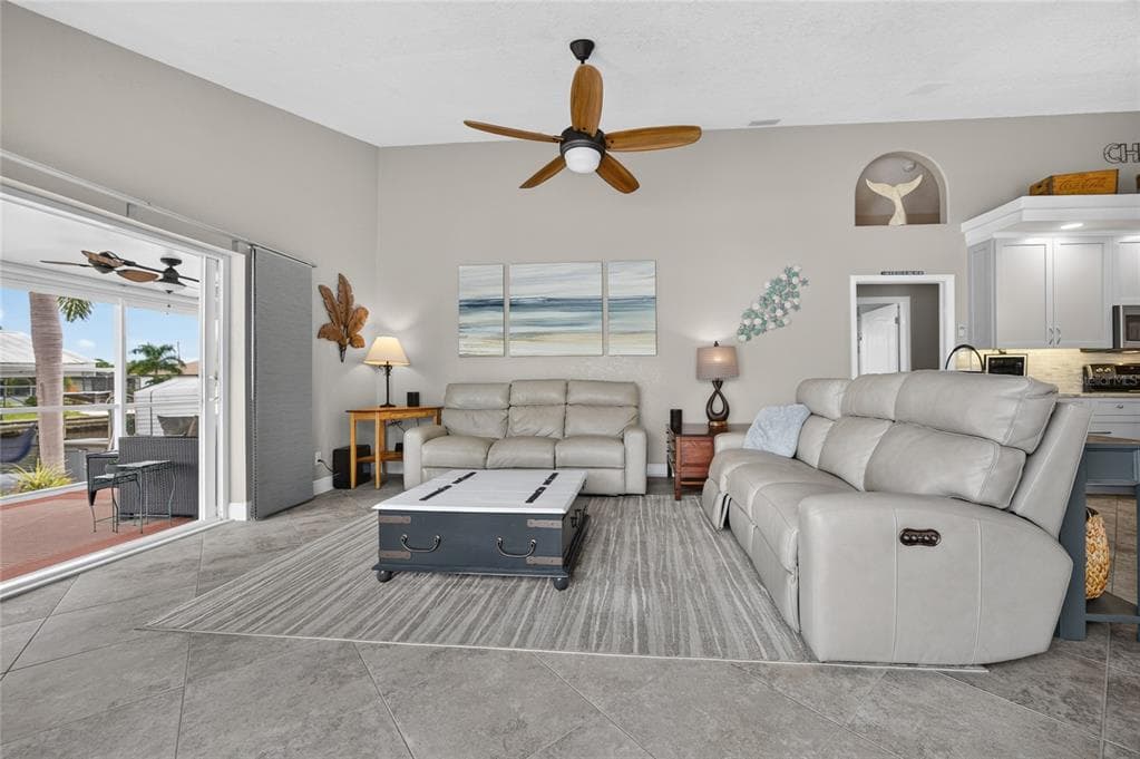 18345 HOTTELET CIRCLE photo 20