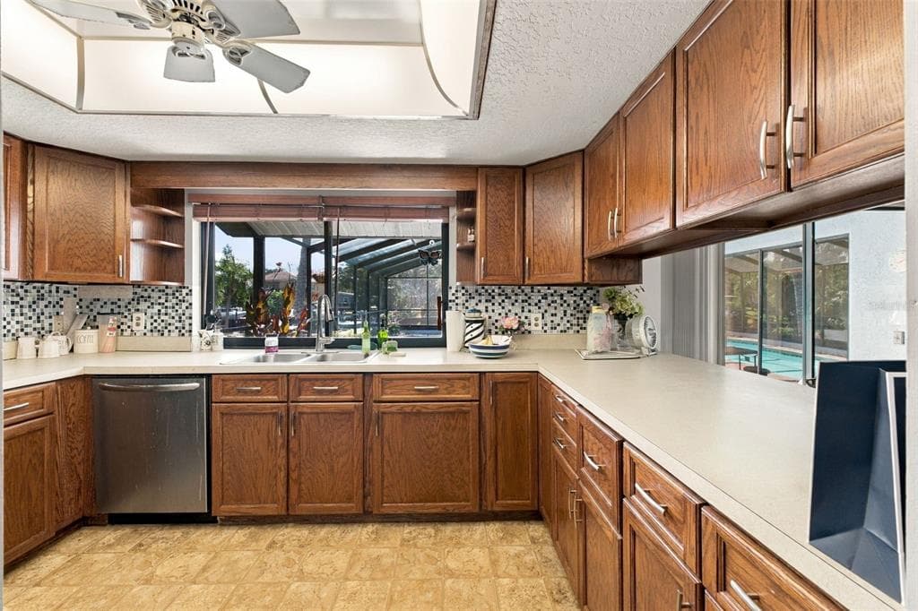 6674 RIVER ROAD photo 9