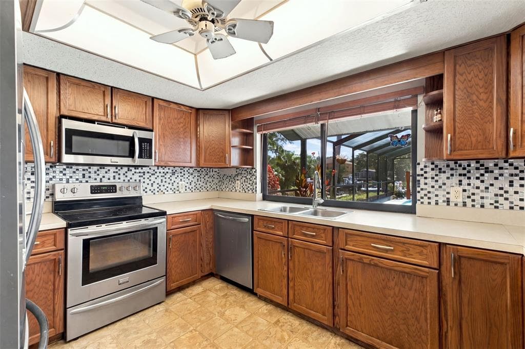 6674 RIVER ROAD photo 10