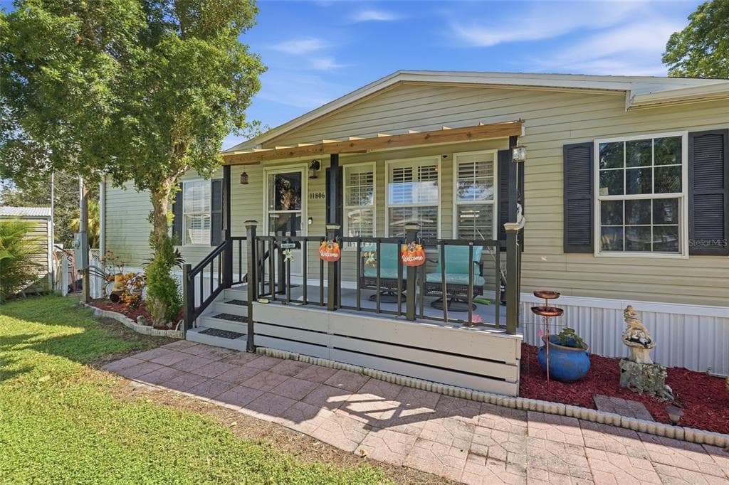11806 SW SPRING LAKE DRIVE photo 2