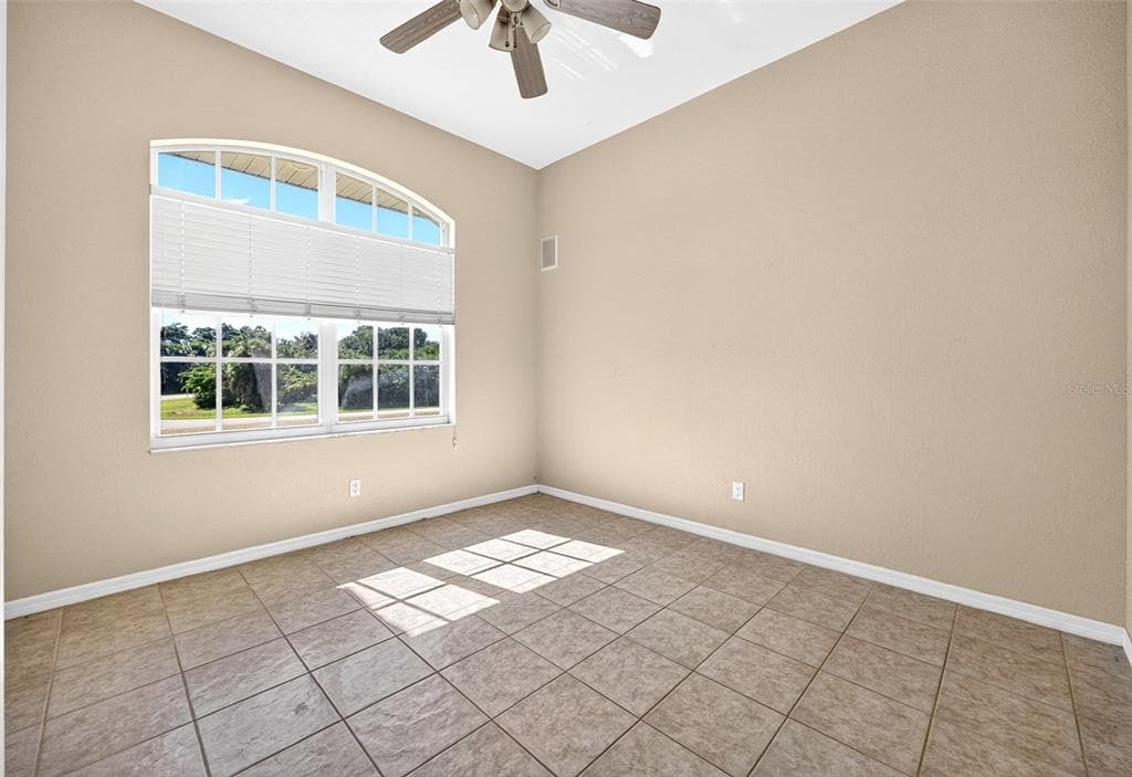 2494 VANKEUREN DRIVE photo 17