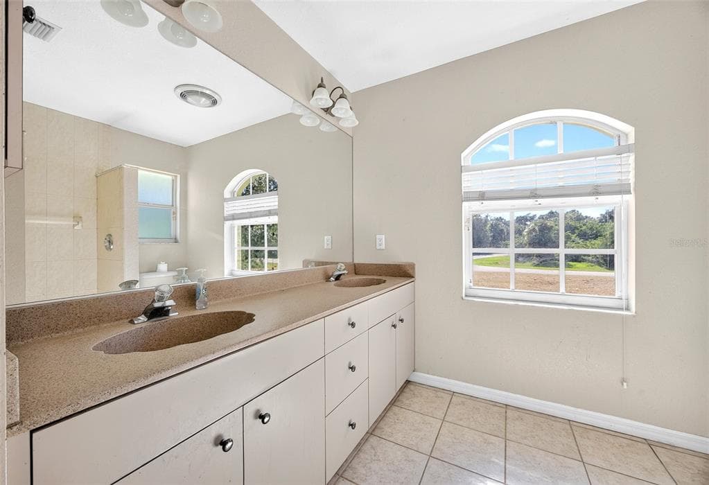 2494 VANKEUREN DRIVE photo 22