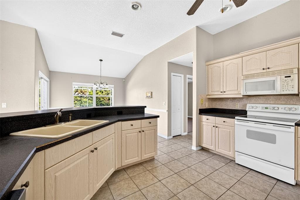 2494 VANKEUREN DRIVE photo 14