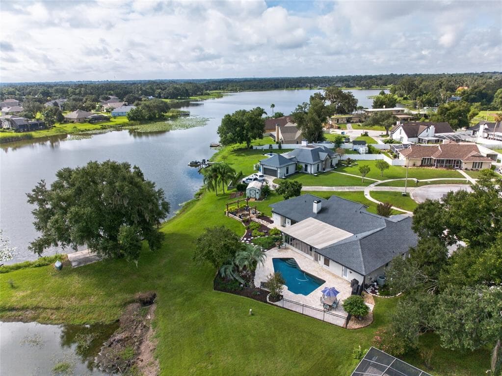 906 RETRIEVER AVENUE 3