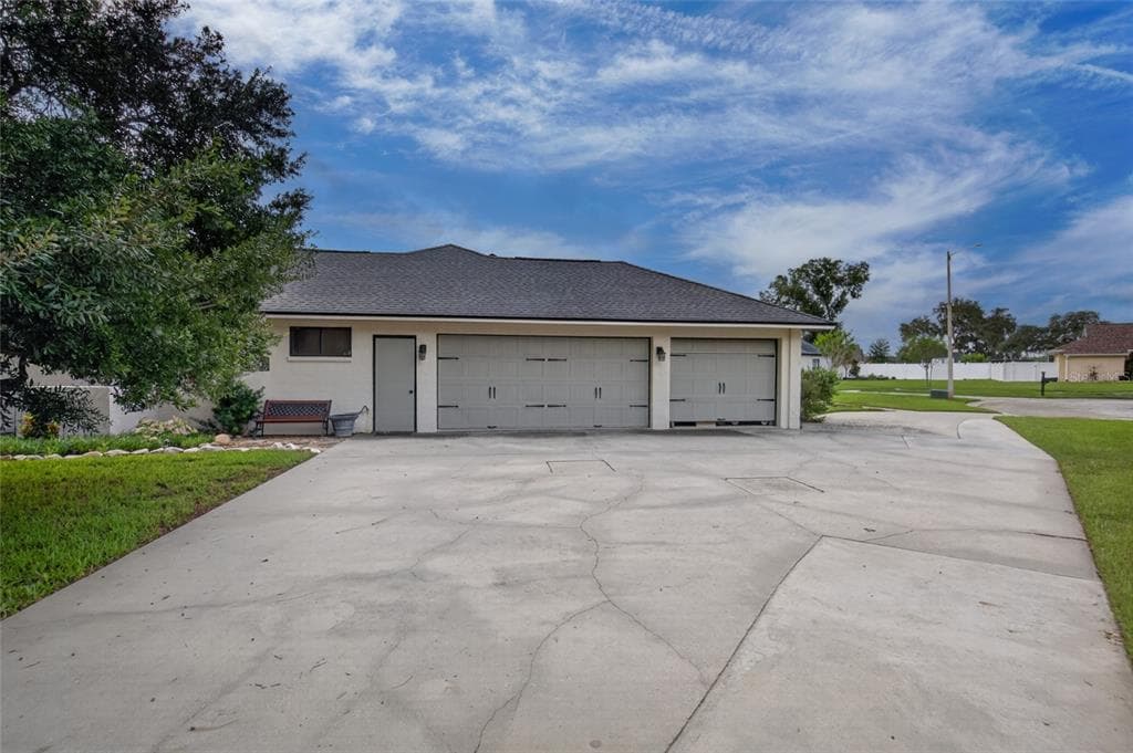 906 RETRIEVER AVENUE photo 18