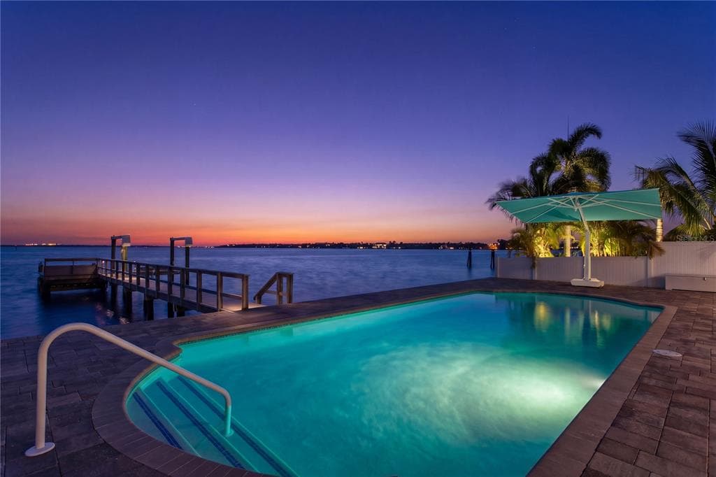 7989 CAUSEWAY BOULEVARD N photo 1